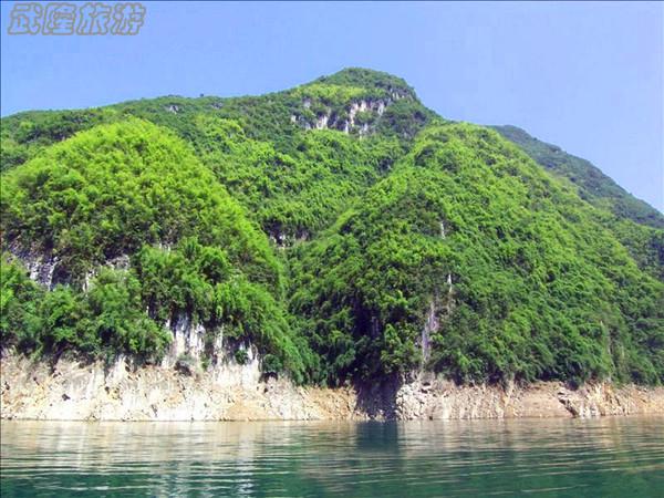芙蓉江景點之“青蟒過江”
