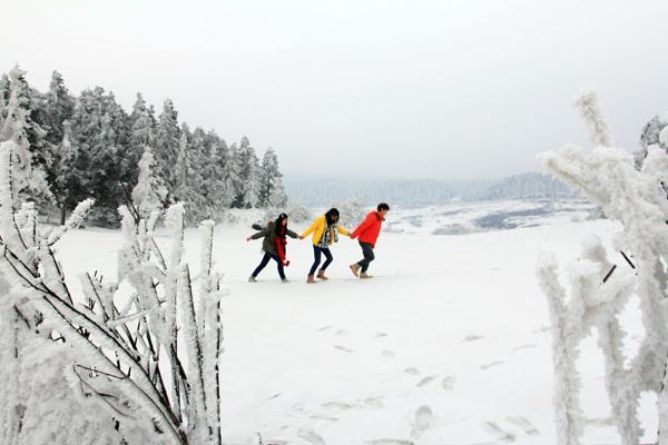 仙女山玩雪圖