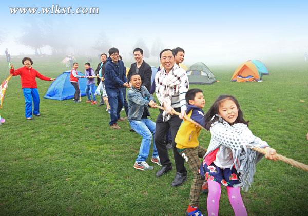 青春不留白 清明節(jié)200大學(xué)生仙女山與風(fēng)箏約會