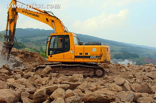 修建登山步道現場