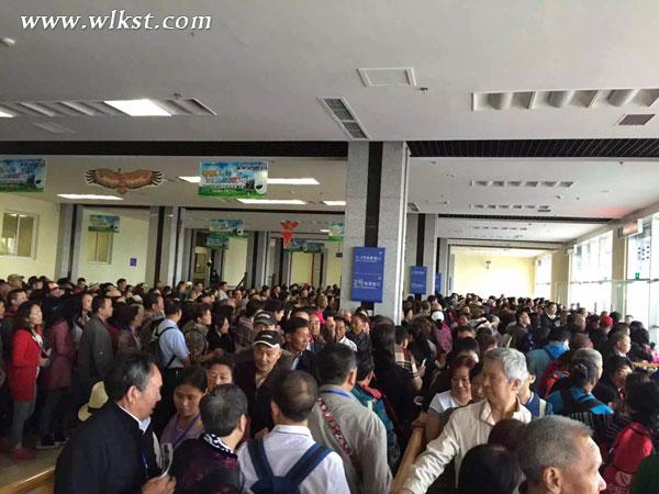 四川萬(wàn)人超級(jí)大團(tuán)同游重慶武隆，享歡樂(lè)旅游