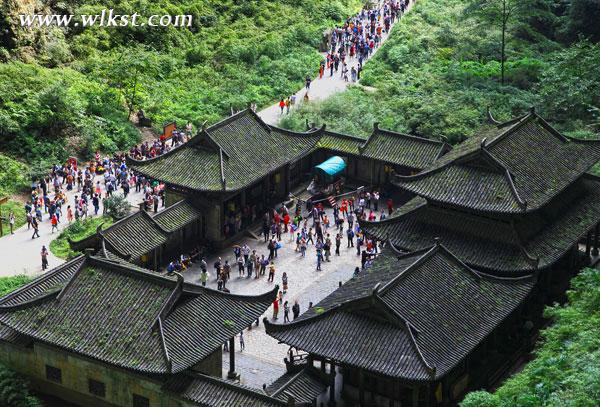 四川萬(wàn)人超級(jí)大團(tuán)同游重慶武隆，享歡樂(lè)旅游