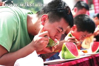 “大胃王”吃瓜比賽