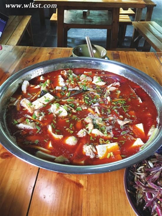 芙蓉江野魚，色香味俱全（圖/文建英）