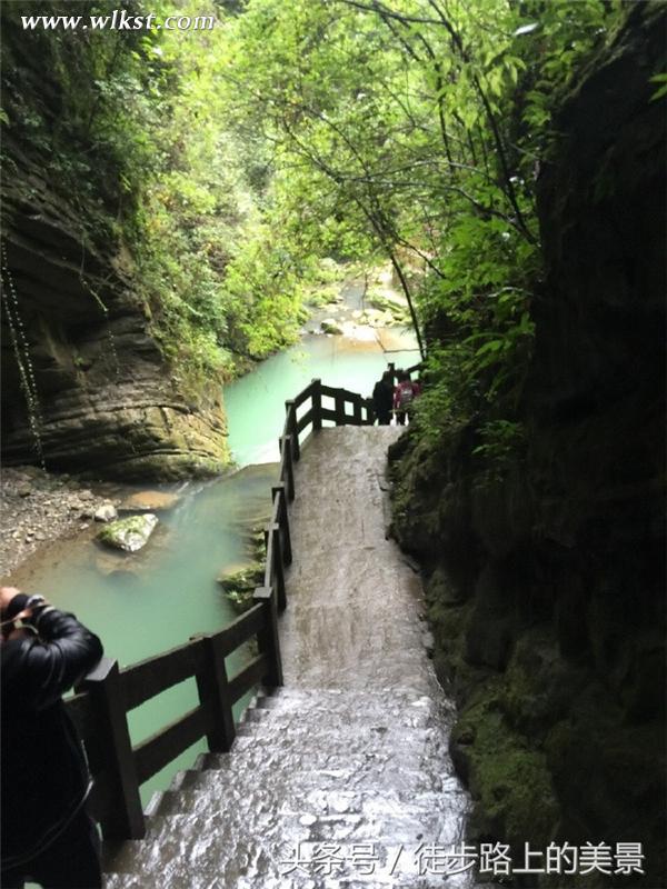 原來杜海濤媽媽跑到武隆旅游來啦