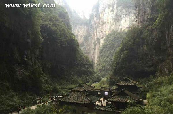 元旦小長(zhǎng)假 四方游客齊聚武隆用旅行跨年告別2016